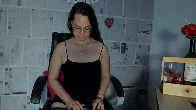 Snapshot of emmaTorres1 chatting on 02-13-25, 03:46 emmaTorres1 online show from 02-13-25, 03:46