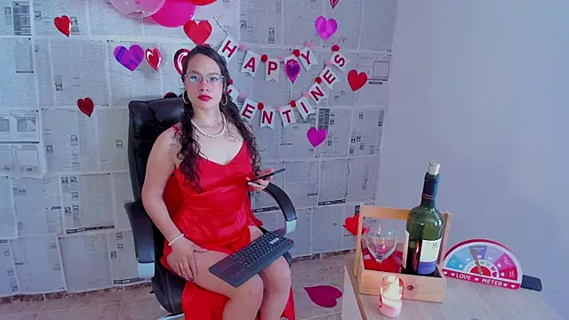 Snapshot of emmaTorres1 chatting on 02-14-25, 02:44 emmaTorres1 online show from 02-14-25, 02:44