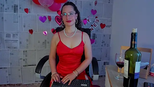 Snapshot of emmaTorres1 chatting on 02-14-25, 05:46 emmaTorres1 online show from 02-14-25, 05:46