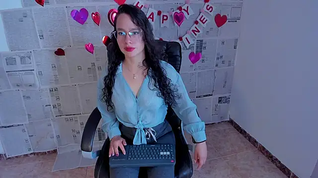 Snapshot of emmaTorres1 chatting on 02-15-25, 04:56 emmaTorres1 online show from 02-15-25, 04:56