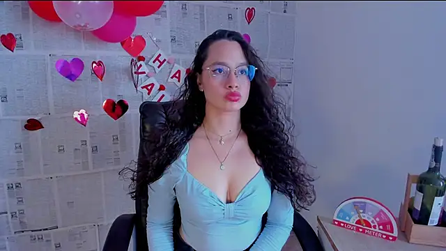 Snapshot of emmaTorres1 chatting on 02-16-25, 07:49 emmaTorres1 online show from 02-16-25, 07:49