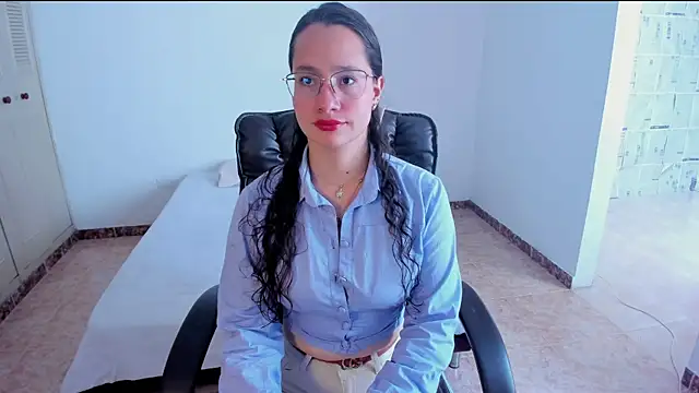 Snapshot of emmaTorres1 chatting on 02-17-25, 02:26 emmaTorres1 online show from 02-17-25, 02:26