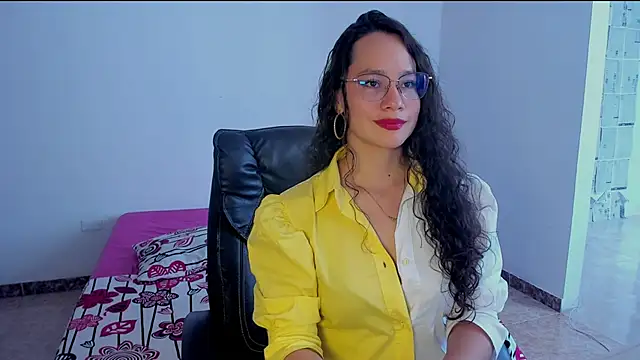 Snapshot of emmaTorres1 chatting on 02-28-25, 08:18 emmaTorres1 online show from 02-28-25, 08:18