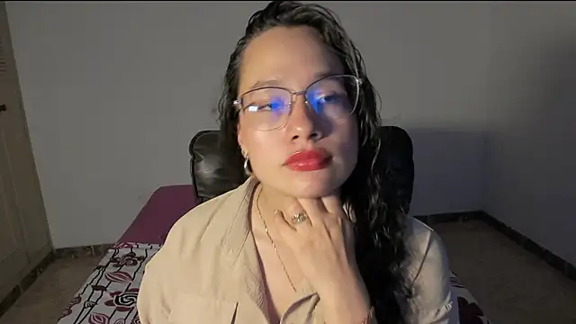 Snapshot of emmaTorres1 chatting on 03-02-25, 01:04 emmaTorres1 online show from 03-02-25, 01:04