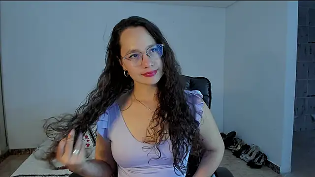 Snapshot of emmaTorres1 chatting on 03-08-25, 11:39 emmaTorres1 online show from 03-08-25, 11:39