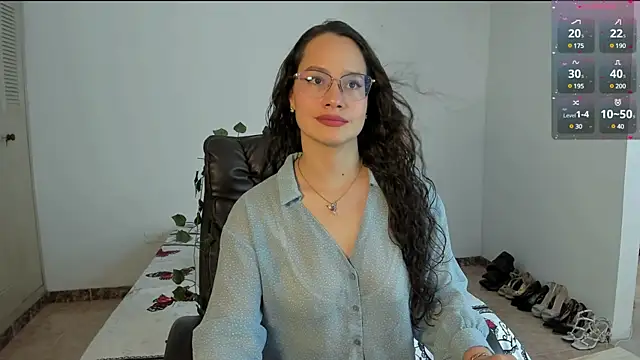 Snapshot of emmaTorres1 chatting on 03-18-25, 08:48 emmaTorres1 online show from 03-18-25, 08:48