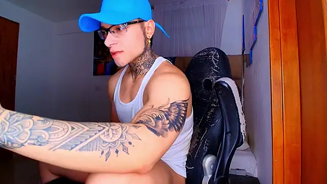 DennisWalkerr online show from 12-19-25, 10:39