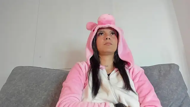 Snapshot of Abril_jones10 chatting on 02-20-25, 10:05 Abril jones10 online show from 02-20-25, 10:05