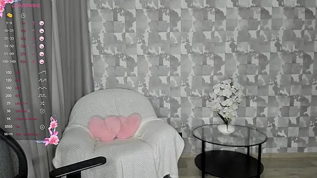 Snapshot of Lovely_Lure chatting on 01-19-25, 06:21 Lovely Lure online show from 01-19-25, 06:21