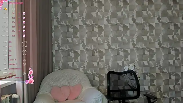 Snapshot of Lovely_Lure chatting on 01-21-25, 05:05 Lovely Lure online show from 01-21-25, 05:05