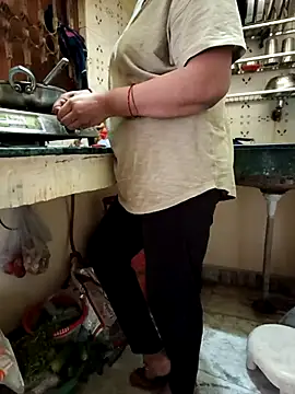 Snapshot of Soniya_444 chatting on 02-25-25, 04:35 Soniya 444 online show from 02-25-25, 04:35