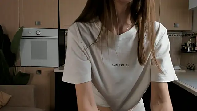 Snapshot of LinnGaillard chatting on 12-27-24, 01:39 LinnGaillard online show from 12-27-24, 01:39