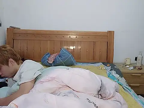 Snapshot of DOUMI98 chatting on 12-15-25, 01:21 DOUMI98 online show from 12-15-25, 01:21