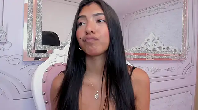 Snapshot of Daphne_Fox_ chatting on 03-08-25, 09:17 Daphne Fox online show from 03-08-25, 09:17