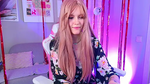 Snapshot of NellieLoyns chatting on 02-16-25, 10:43 NellieLoyns online show from 02-16-25, 10:43