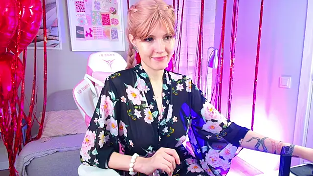 Snapshot of NellieLoyns chatting on 02-18-25, 08:14 NellieLoyns online show from 02-18-25, 08:14