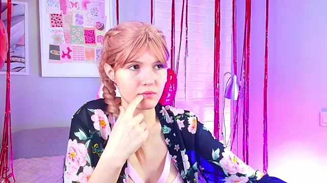 Snapshot of NellieLoyns chatting on 02-19-25, 04:11 NellieLoyns online show from 02-19-25, 04:11