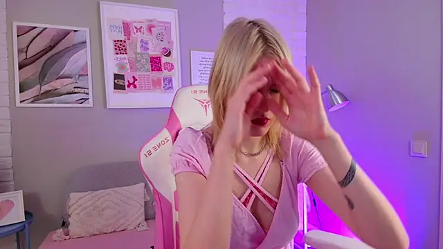 Snapshot of NellieLoyns chatting on 03-14-25, 05:02 NellieLoyns online show from 03-14-25, 05:02