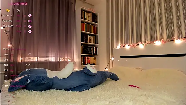 Snapshot of Awwwrora chatting on 01-09-25, 05:00 Awwwrora online show from 01-09-25, 05:00