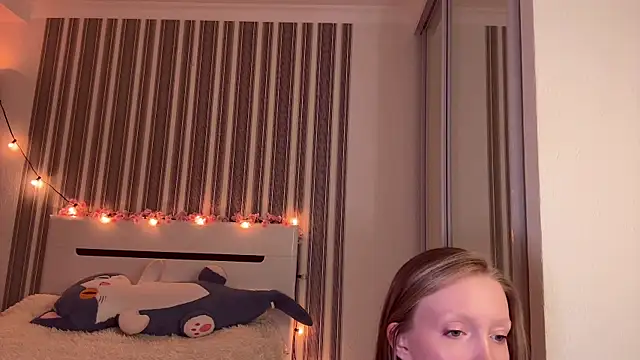 Snapshot of Awwwrora chatting on 11-11-25, 06:41 Awwwrora online show from 11-11-25, 06:41