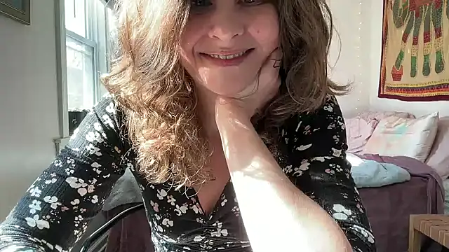 Snapshot of leahsparkles chatting on 02-23-25, 03:51 leahsparkles online show from 02-23-25, 03:51