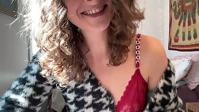 Snapshot of leahsparkles chatting on 03-03-25, 04:14 leahsparkles online show from 03-03-25, 04:14