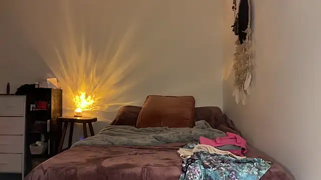 Snapshot of leahsparkles chatting on 10-02-25, 05:25 leahsparkles online show from 10-02-25, 05:25