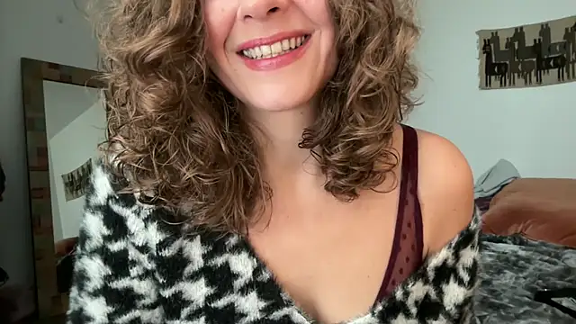 Snapshot of leahsparkles chatting on 11-03-25, 03:02 leahsparkles online show from 11-03-25, 03:02