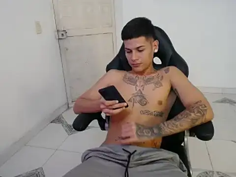 Clyde019 online show from 01-20-25, 05:16