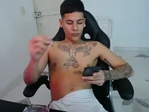 Clyde019 online show from 01-24-25, 05:10