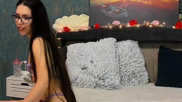 Snapshot of EmaLowe chatting on 03-09-25, 07:01 EmaLowe online show from 03-09-25, 07:01