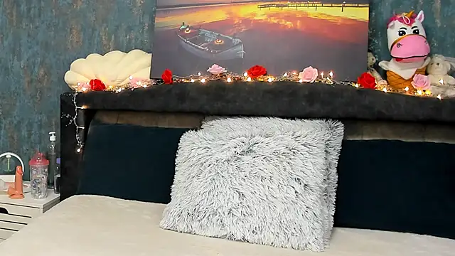 Snapshot of EmaLowe chatting on 03-16-25, 12:34 EmaLowe online show from 03-16-25, 12:34