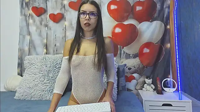 Snapshot of EmaLowe chatting on 09-20-25, 02:12 EmaLowe online show from 09-20-25, 02:12