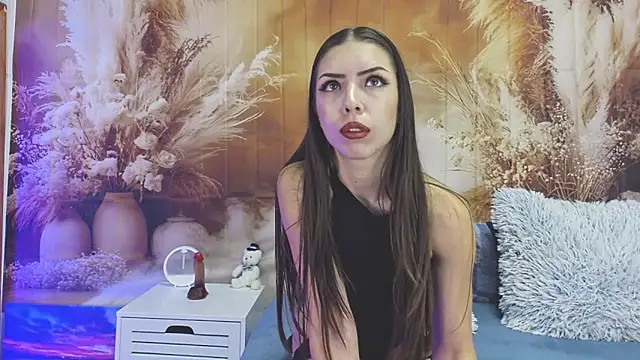 Snapshot of EmaLowe chatting on 10-31-25, 08:48 EmaLowe online show from 10-31-25, 08:48