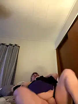 Snapshot of Luciouslouise72@xh chatting on 09-13-25, 10:37 Luciouslouise72xh online show from 09-13-25, 10:37