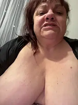 Snapshot of Luciouslouise72@xh chatting on 09-20-25, 06:42 Luciouslouise72xh online show from 09-20-25, 06:42