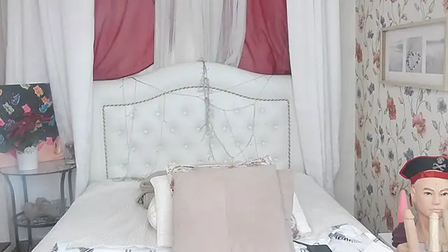 SilviaHart online show from 09-27-25, 07:57