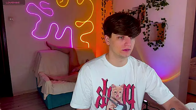 RobertAndLinela online show from 09-18-25, 07:27