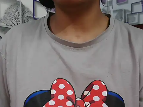 Snapshot of Somiya87 chatting on 12-05-25, 06:04 Somiya87 online show from 12-05-25, 06:04