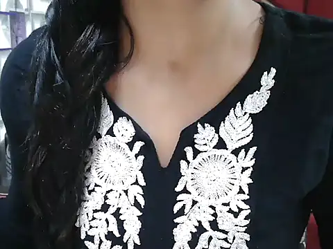 Snapshot of Somiya87 chatting on 12-15-25, 08:13 Somiya87 online show from 12-15-25, 08:13