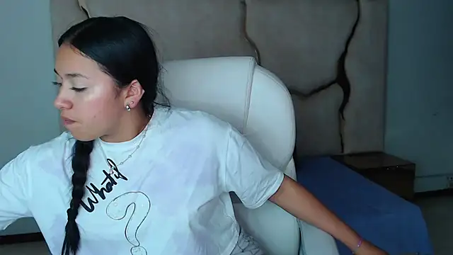 IsabellRodriguez18 online show from 02-28-25, 07:37