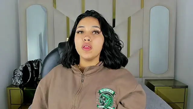 IsabellRodriguez18 online show from 09-09-25, 03:17