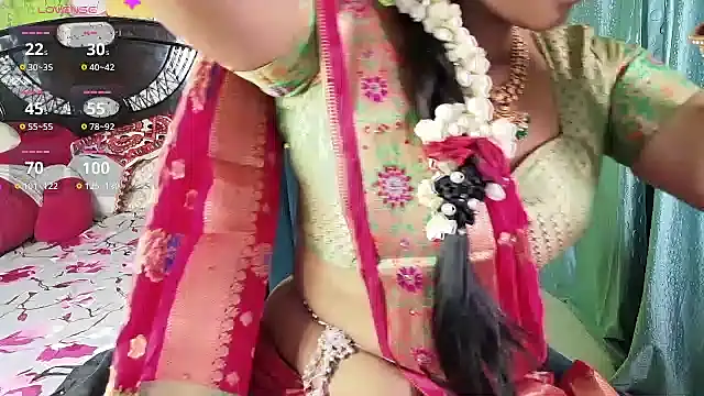 Snapshot of sexyhoney27 chatting on 10-16-25, 04:41 sexyhoney27 online show from 10-16-25, 04:41