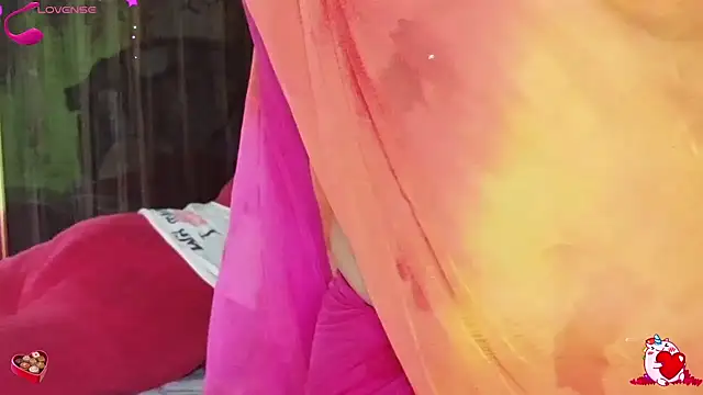 Snapshot of sexyhoney27 chatting on 11-23-25, 09:42 sexyhoney27 online show from 11-23-25, 09:42