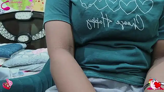 Snapshot of sexyhoney27 chatting on 11-27-25, 11:45 sexyhoney27 online show from 11-27-25, 11:45