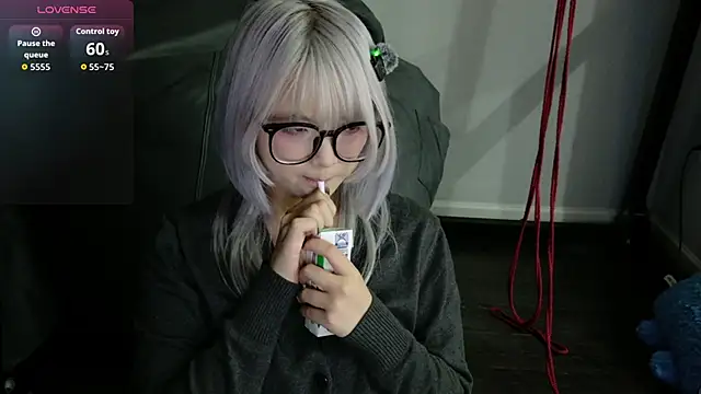 Yu UwU  online show from 11-08-25, 01:00