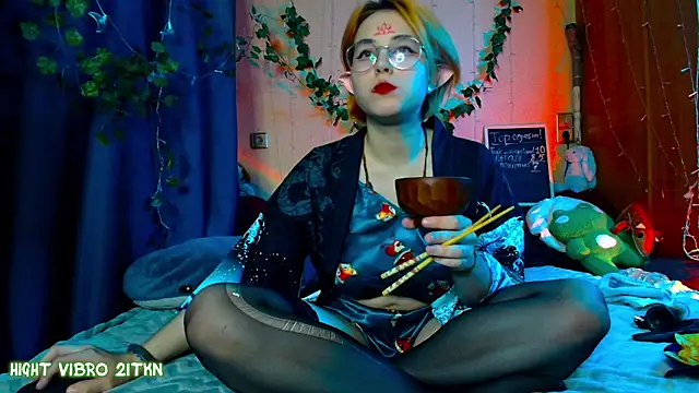 TrickyKitsune online show from 02-09-25, 04:07