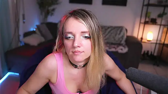 Magnetic Amy online show from 02-12-25, 01:16