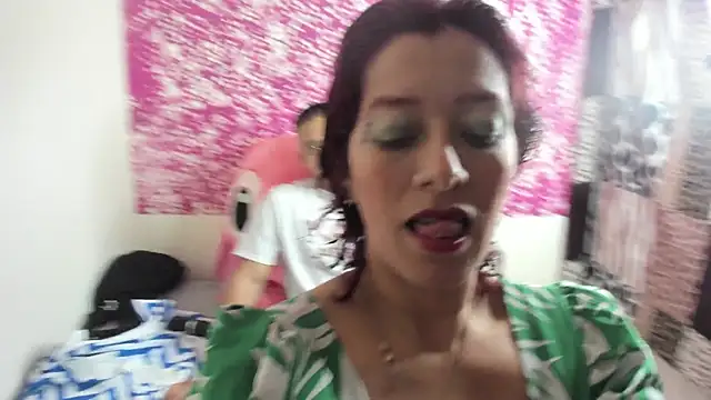 Laura hellss online show from 10-21-25, 10:32