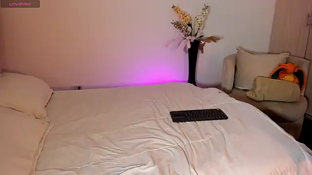 rachaeldeckard   online show from 09-10-25, 06:24